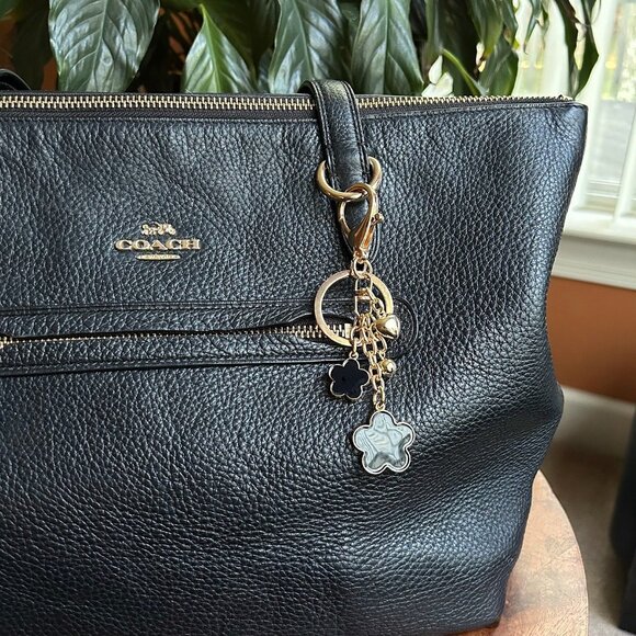 New BLACK CLOVER Bag Charm Gold Tone - Picture 2 of 9